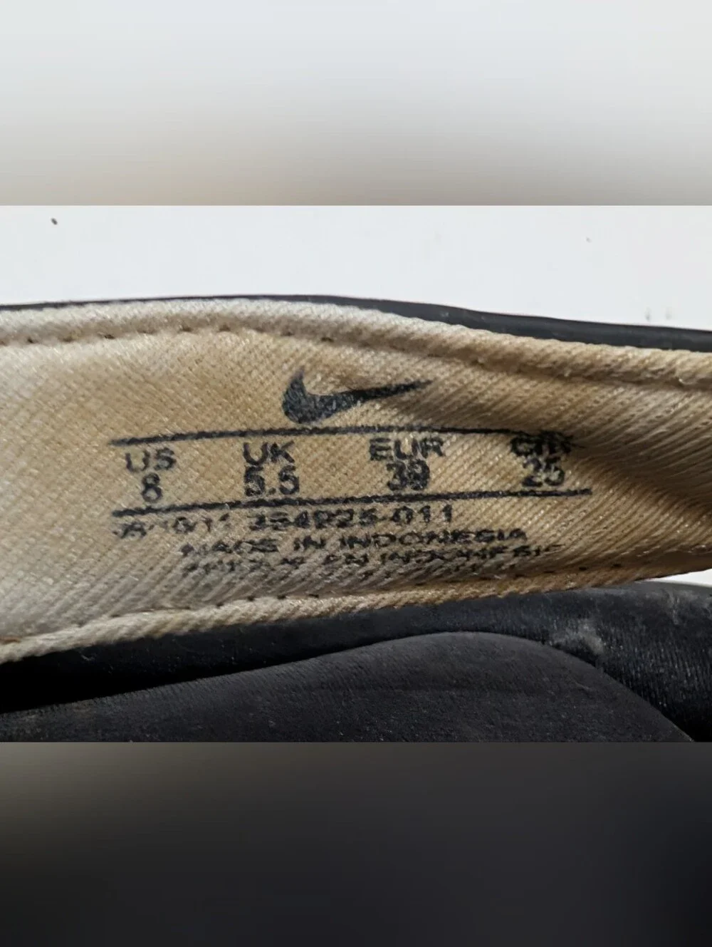 Nike Women's 8 Comfort Footbed Black White Flip Flop Thong Sandals 354925-011